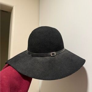 100% wool floppy black hat. Size small. Vintage.